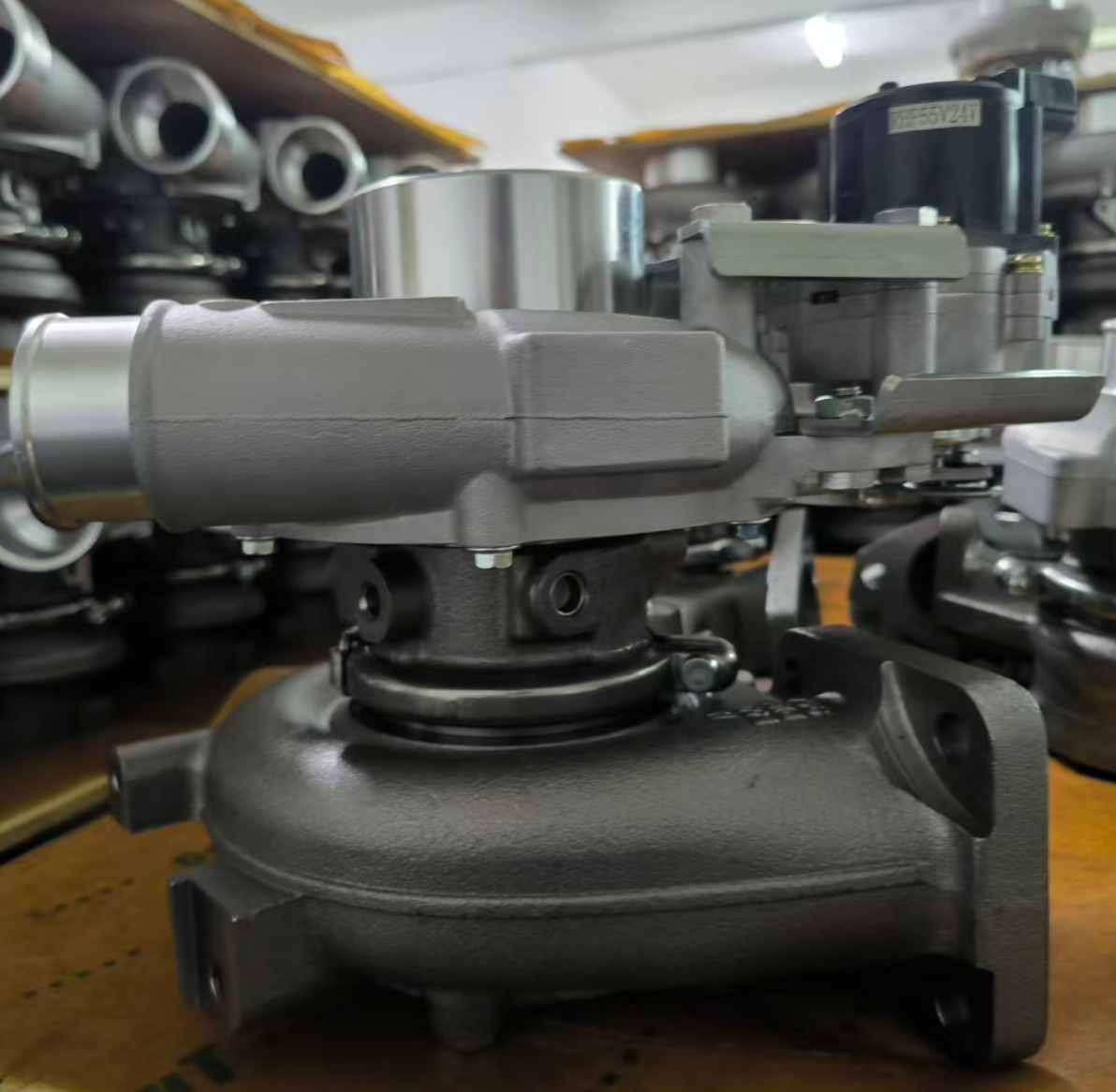 Турбокомпрессор E-4 ISUZU NQR90/NPR75 8980277725 RHF55V